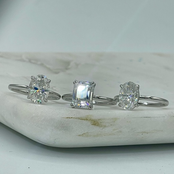 2.5ct Oval Moissanite Ring - Picture 15 of 17